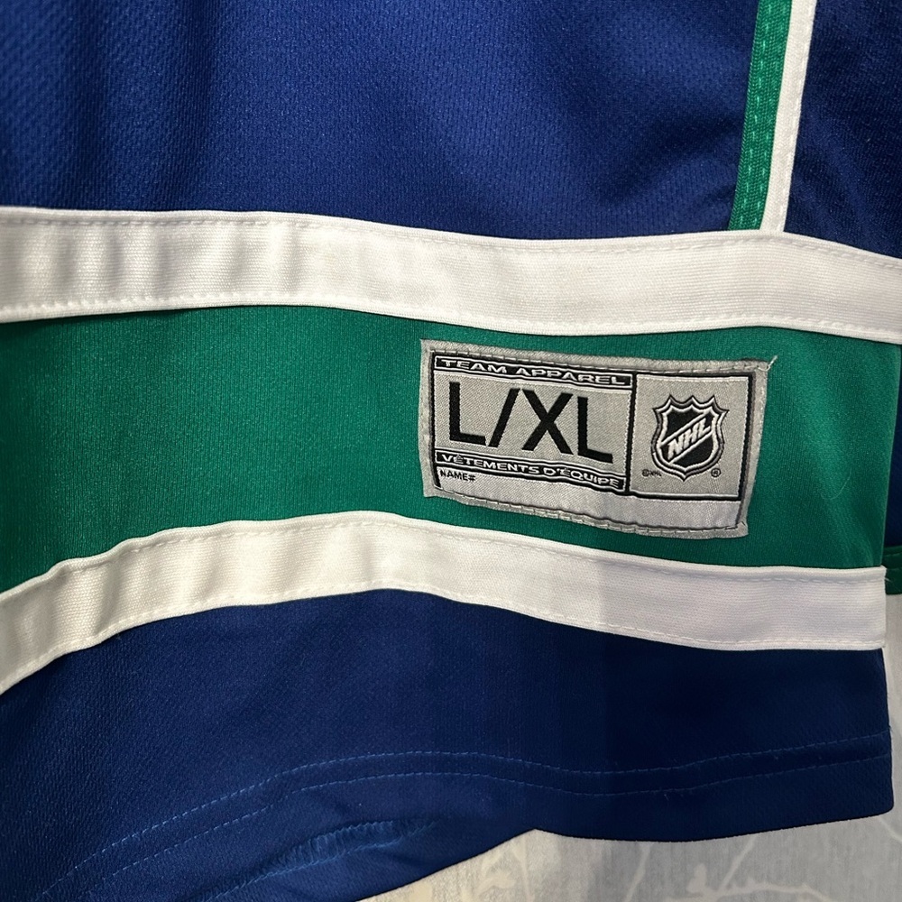 Plain Vancouver Canucks Jersey Blue - Picture 3 of 4
